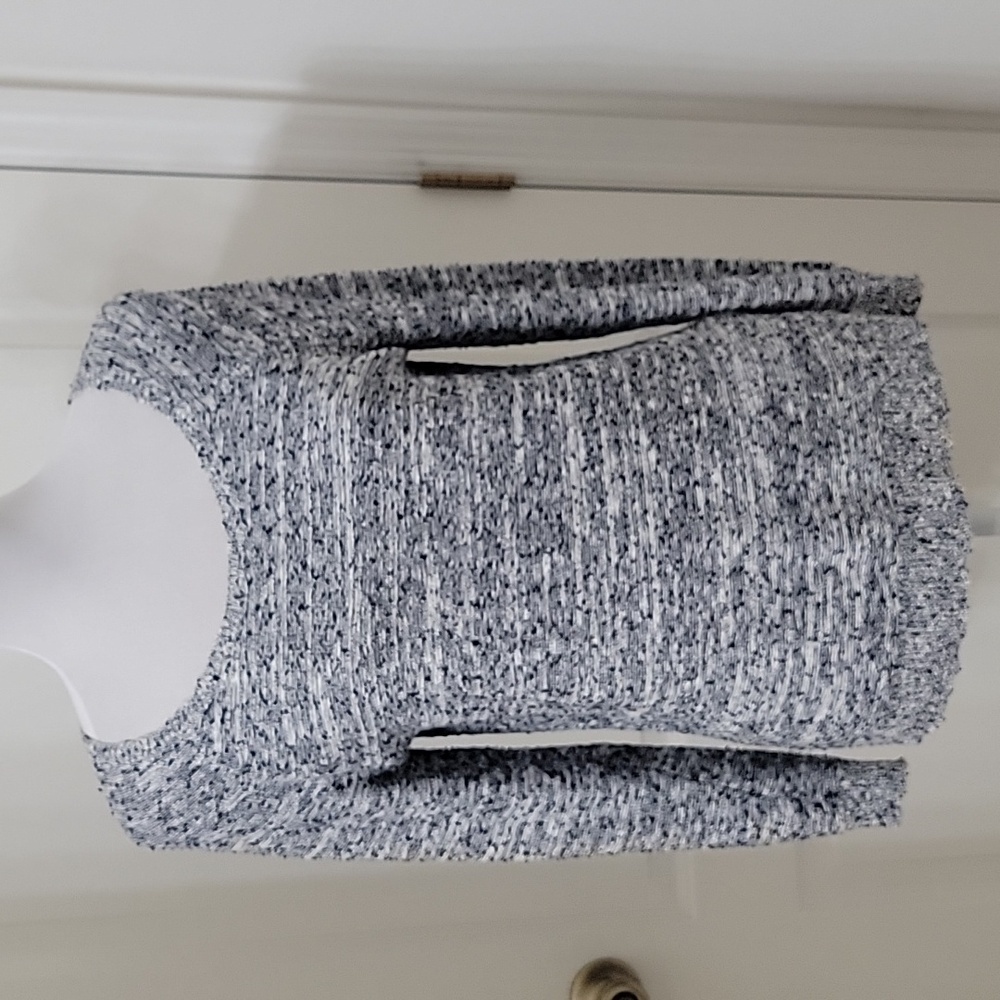 Soft Joie Size XS Dk Blue & White Specked Long Sleeve Sweater, Gently Used Cond.